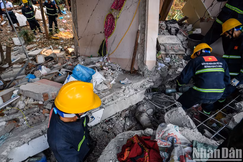 À 16 heures, les secouristes ont retrouvé le corps de la victime.