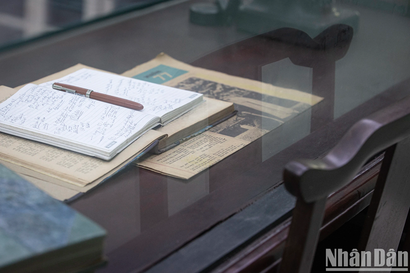 La pièce, située à l'est de la maison D67 et d'une superficie de 35 m², fut le bureau du Général Vo Nguyên Giap de novembre 1968 à 1980.