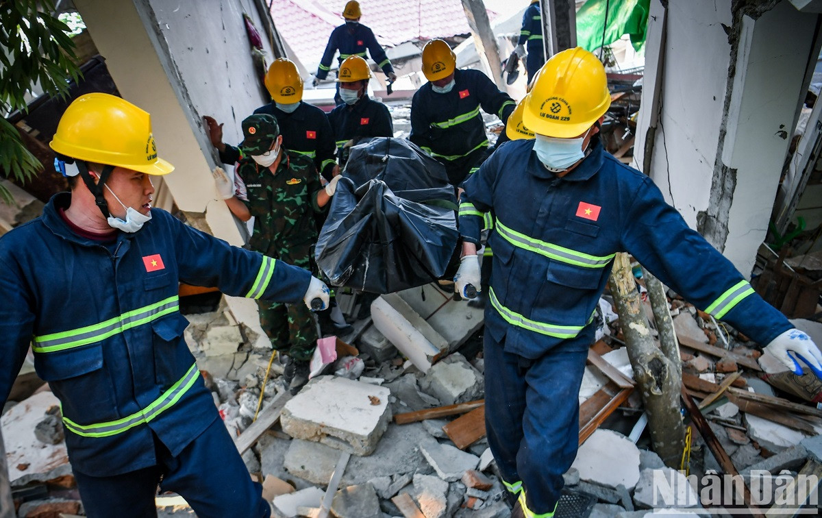 Les proches des victimes au Myanmar reconnaissants envers les secours vietnamiens