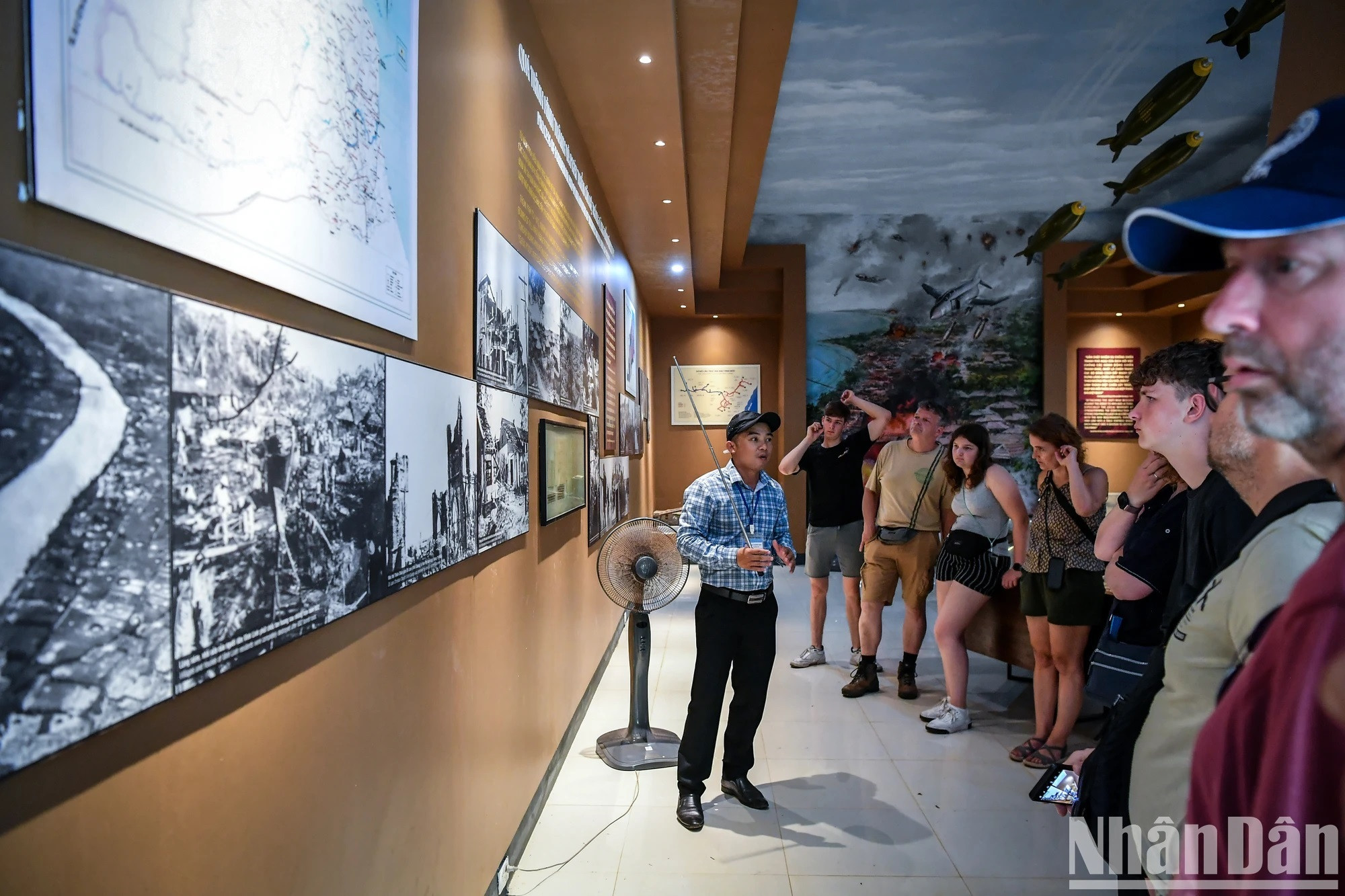 Sur le site se trouve également un lieu d’exposition. Ce lieu permet aux visiteurs de mieux comprendre la formation et la vie des habitants dans le « village souterrain » de Vinh Moc.