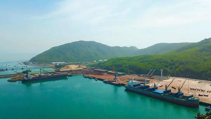 Le Quai n°3, de 225 mètres de longueur, peut accueillir des navires de 45 000 DWT, avec une capacité de 2,15 millions de tonnes de marchandises par an. Photo : baohatinh.