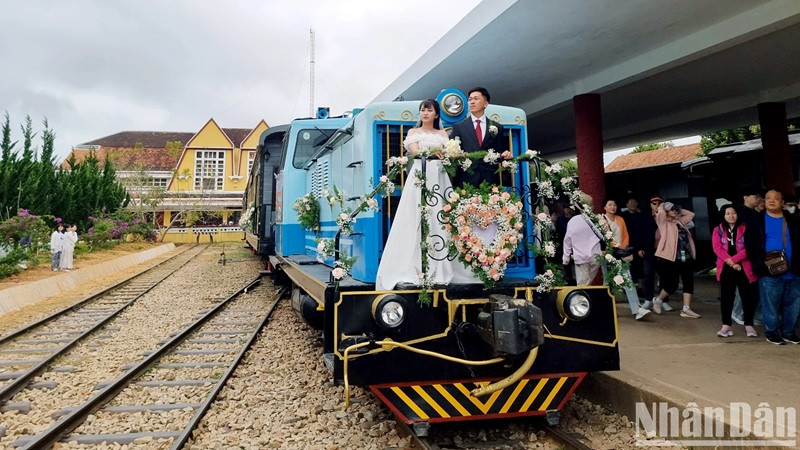 La Société nationale des chemins de fer du Vietnam avait collaboré avec les autorités locales pour organiser de nombreux événements à la gare de Dà Lat. La Société nationale des chemins de fer du Vietnam avait collaboré avec les autorités locales pour organiser de nombreux événements à la gare de Dà Lat.