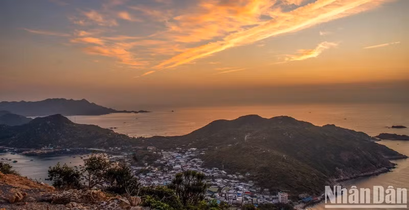 L’aube à l’embouchure du port de Cam Ranh, province de Khanh Hoa (au Centre du Vietnam).