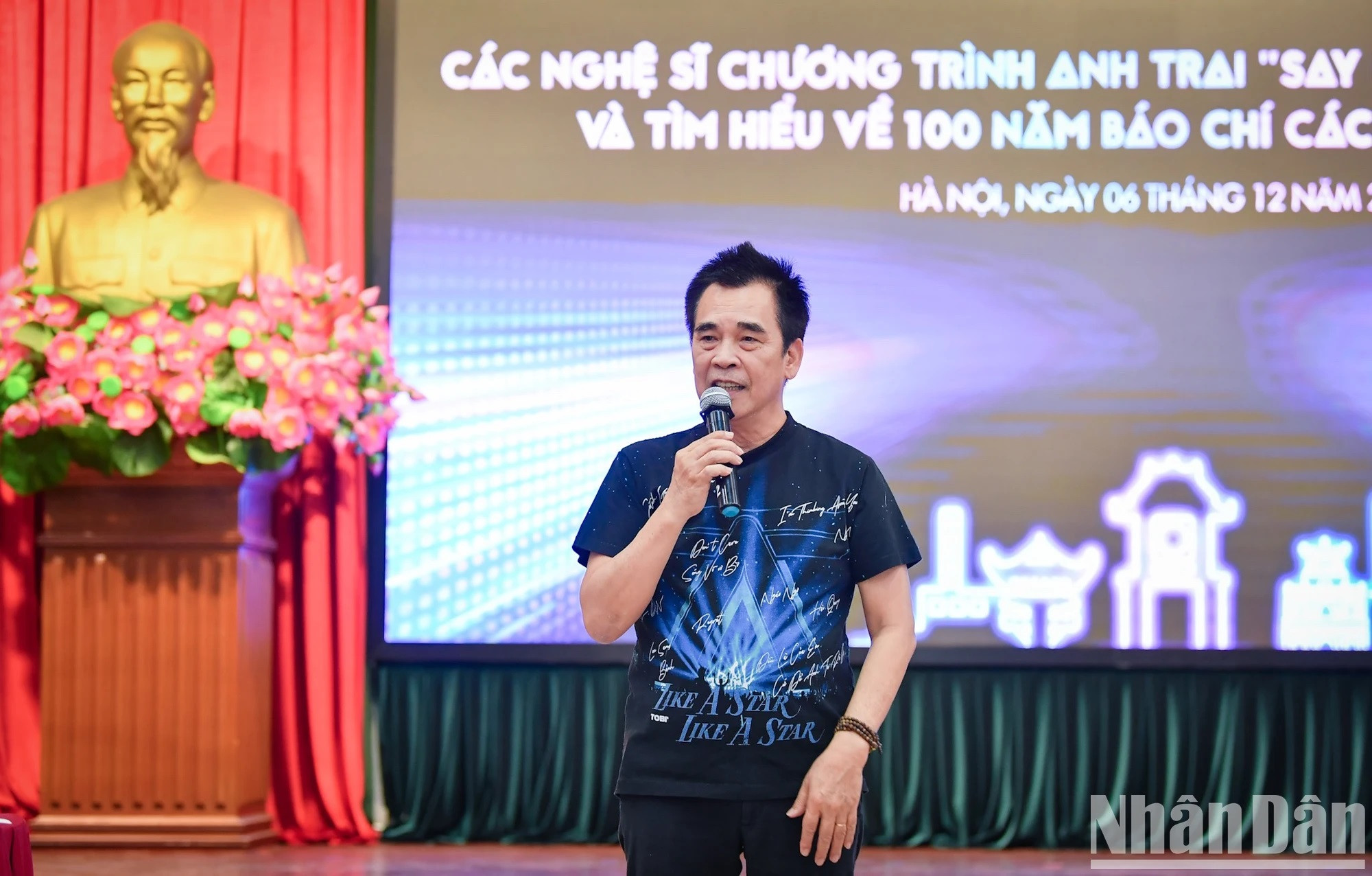 Dinh Ba Thanh, président et directeur général de DatVietVAC a remercié le journal Nhân Dân pour avoir soutenu les artistes de « Anh trai say hi » lors de leur visite à Hanoi.
