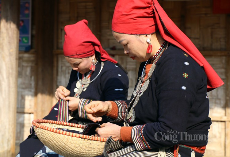 La technique de broderie des Dao est très compliquée. La technique de broderie des Dao est très compliquée.