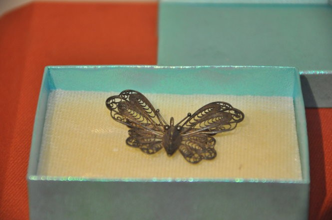 La broche en forme de papillon offerte par le Président Hô Chi Minh à la fille du Premier ministre thaïlandais Pridi Phanomyong. Photo : baophapluat.vn