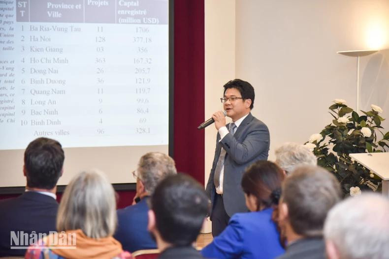 Le conseiller aux investissements, Dao Quoc Cuong, a indiqué que le Vietnam avait réalisé des avancées majeures en matière de réforme administrative et institutionnelle, instaurant ainsi une confiance solide chez les investisseurs étrangers. Photo : NDEL