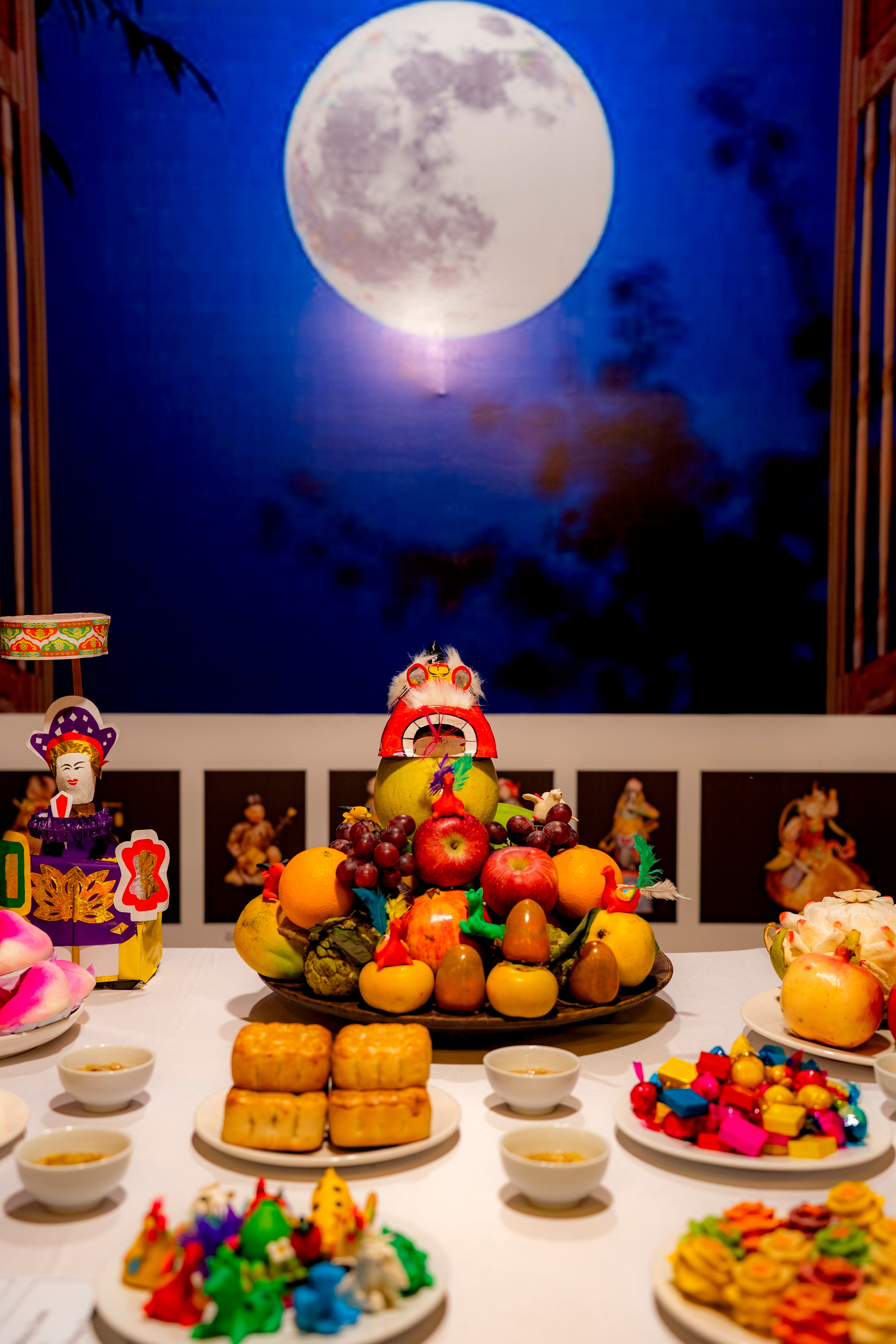 La Cité impériale de Huê s’illumine lors de la Fête de la mi-automne ảnh 8