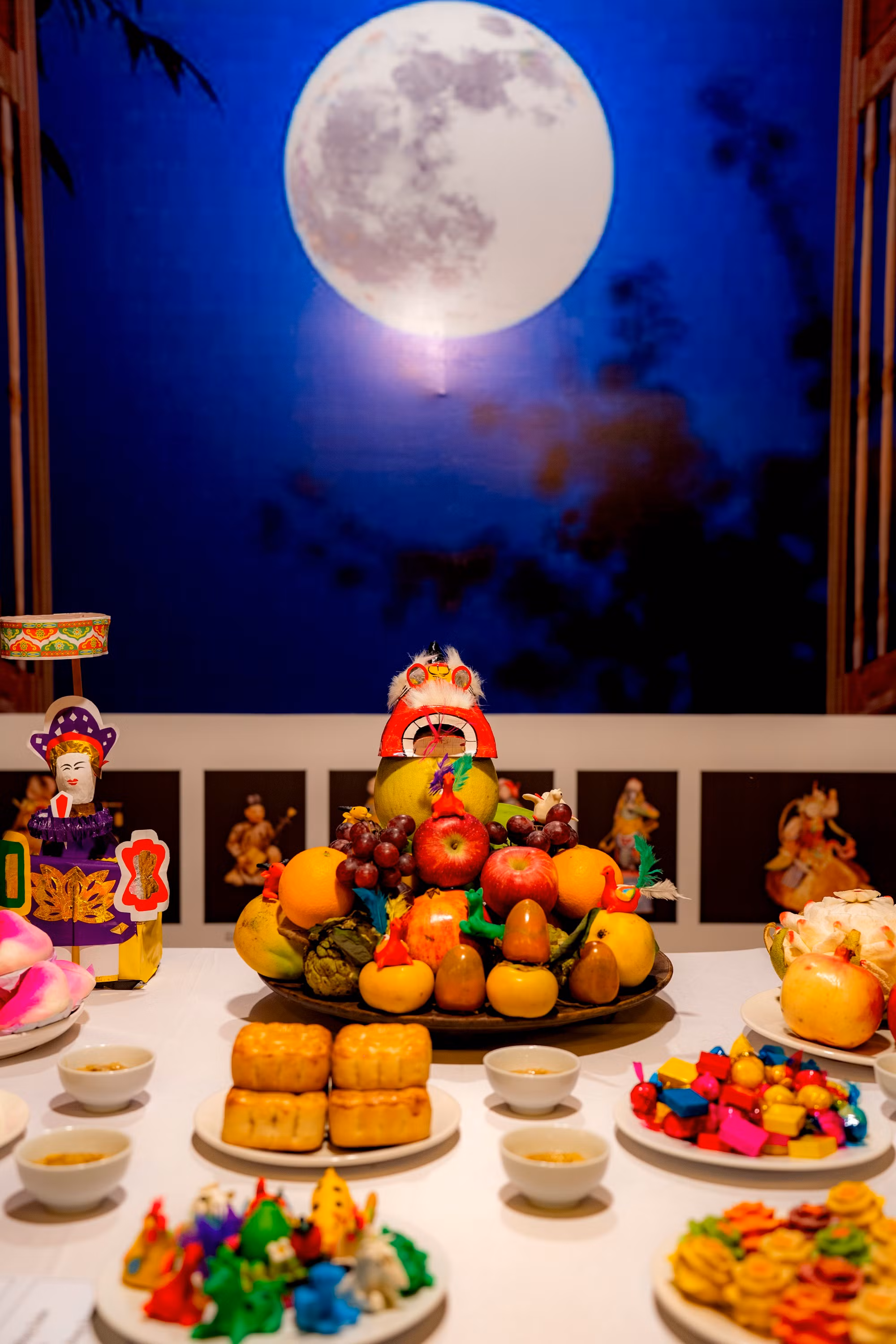 La Cité impériale de Huê s’illumine lors de la Fête de la mi-automne ảnh 8
