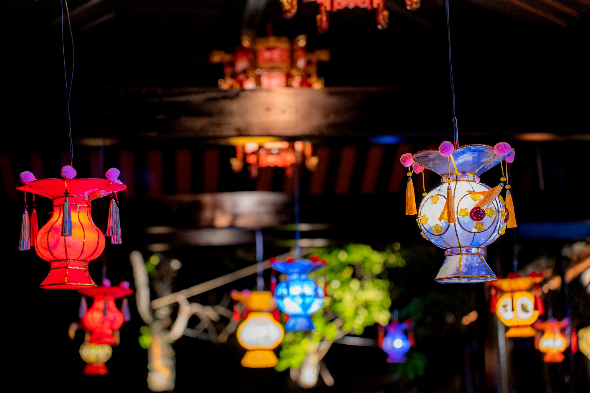 La Cité impériale de Huê s’illumine lors de la Fête de la mi-automne ảnh 5