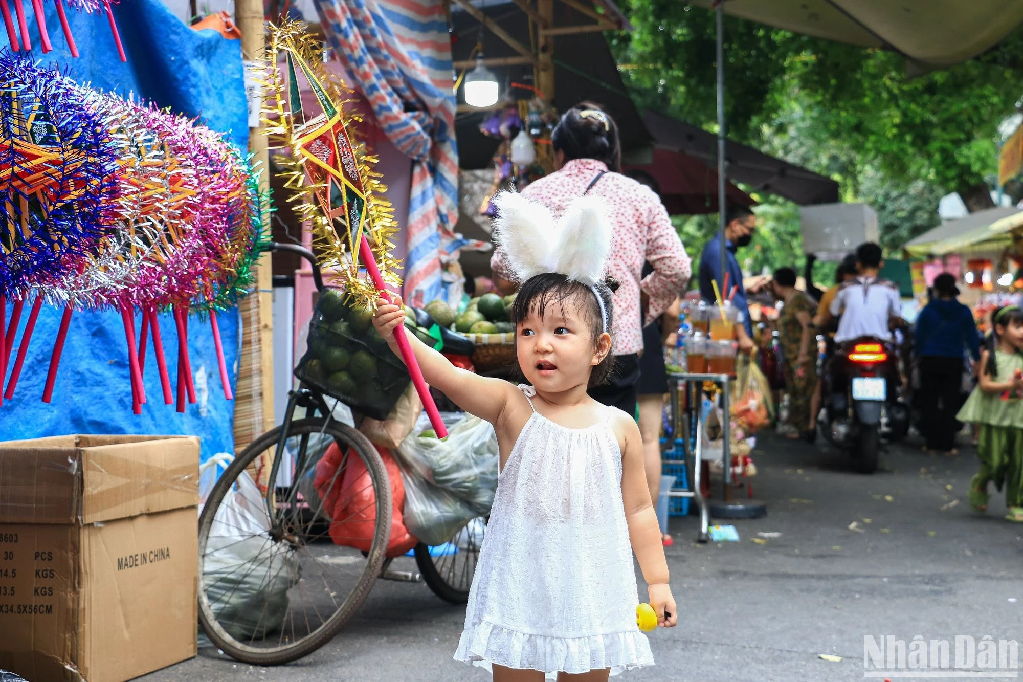 Hanoï : les jouets traditionnels de la Fête de la mi-automne inondent la rue Hàng Ma ảnh 4 Hanoï : les jouets traditionnels de la Fête de la mi-automne inondent la rue Hàng Ma ảnh 4