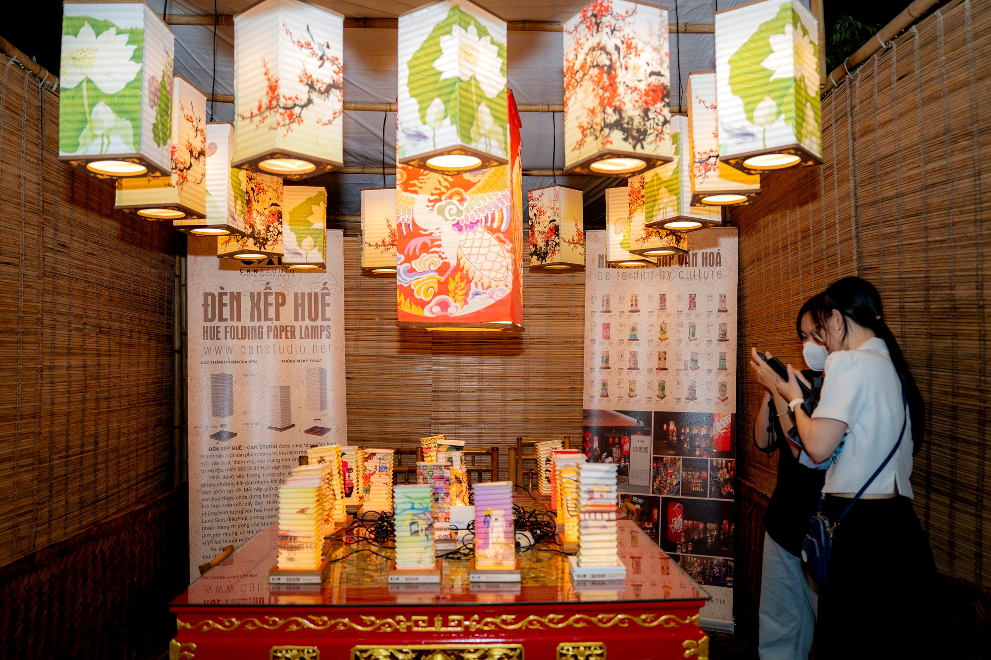 La Cité impériale de Huê s’illumine lors de la Fête de la mi-automne ảnh 4