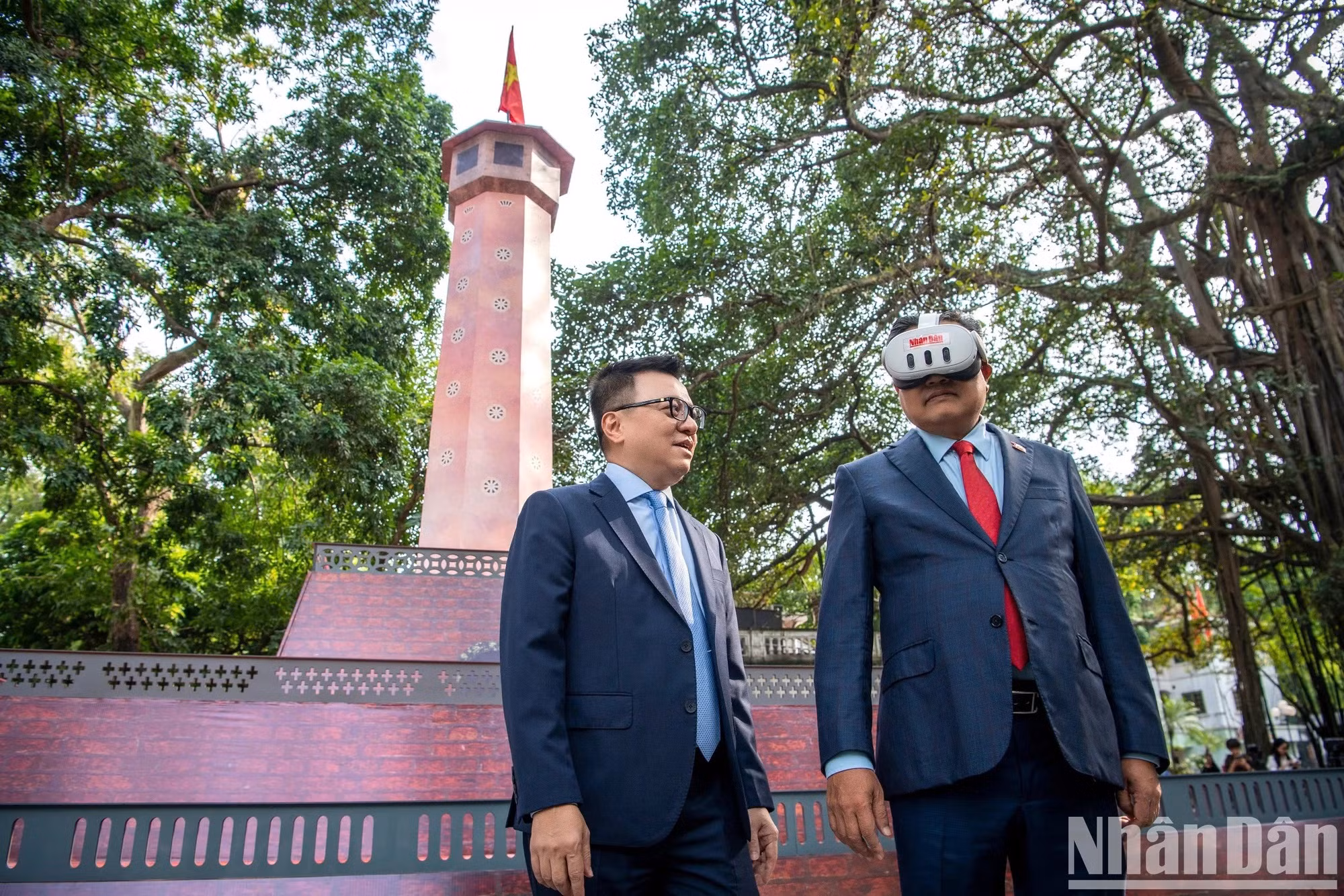 Le Quoc Minh, rédacteur en chef du journal Nhân Dân, a déclaré que pour célébrer le 70e anniversaire de la Libération de Hanoï, le journal avait soigneusement préparé cette série d’informations spéciales pendant près de six mois, incluant de nombreux contenus significatifs et activités créatives.