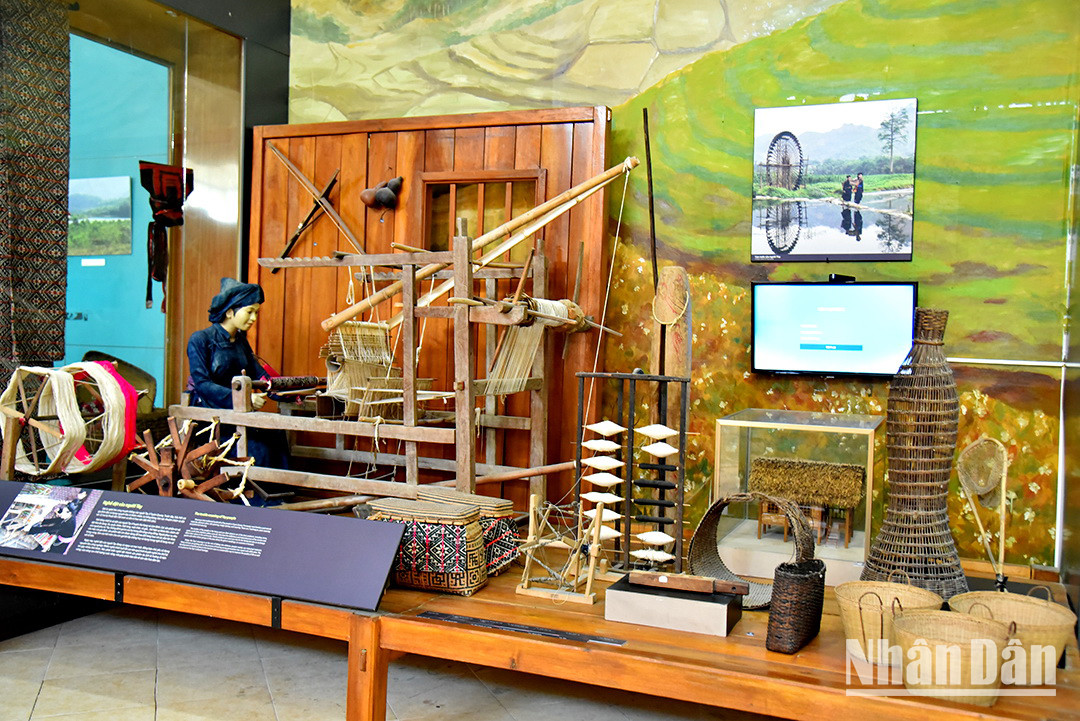 Le musée recrée des scènes de la vie quotidienne des groupes ethniques de la province de Tuyen Quang. Photo : Phan Anh. Le musée recrée des scènes de la vie quotidienne des groupes ethniques de la province de Tuyen Quang. Photo : Phan Anh.