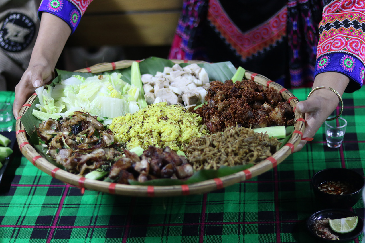 Les plats de cette région sont des spécialités typiques des montagnes et des forêts. Déguster ces plats est aussi un moment inoubliable pour les visiteurs. Photo : Phô Nui Homestay. Les plats de cette région sont des spécialités typiques des montagnes et des forêts. Déguster ces plats est aussi un moment inoubliable pour les visiteurs. Photo : Phô Nui Homestay.