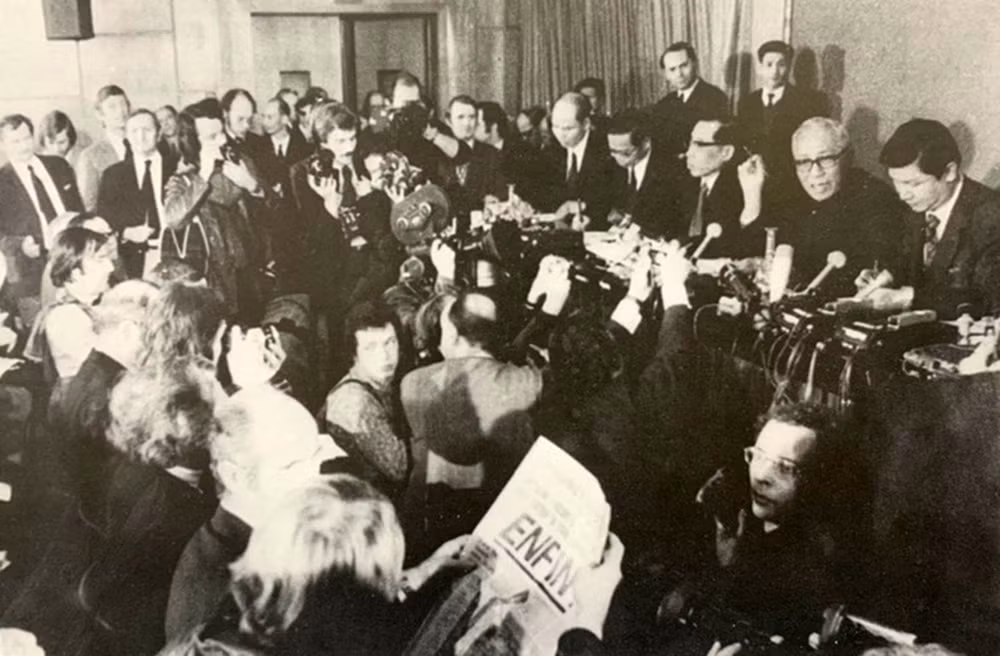 Lê Duc Tho a tenu une conférence de presse pour présenter le contenu des Accords de Paris sur la fin de la guerre et le rétablissement de la paix au Vietnam, qui venaient d’être paraphés.