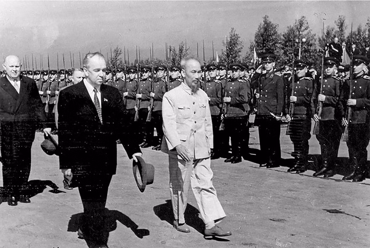 Le président Ho Chi Minh a effectué une visite officielle en Union soviétique le 12 juillet 1955. Source : Association des journalistes russes.