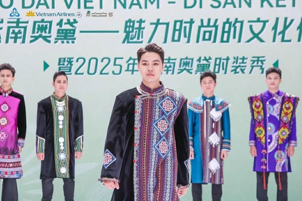 La collection « Ao dai des ethnies du Vietnam » de la créatrice Hàn Phượn est empreinte des riches cultures des ethnies du Vietnam. Photo : BQT.