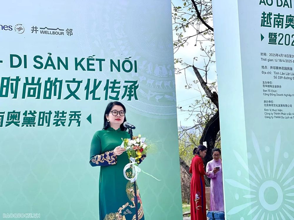 Mme Pham Thi Thanh Loan, représentante de la communauté des entreprises vietnamiennes en Chine et cheffe du comité d’organisation du programme, lors de l'évènement. Photo : BQT