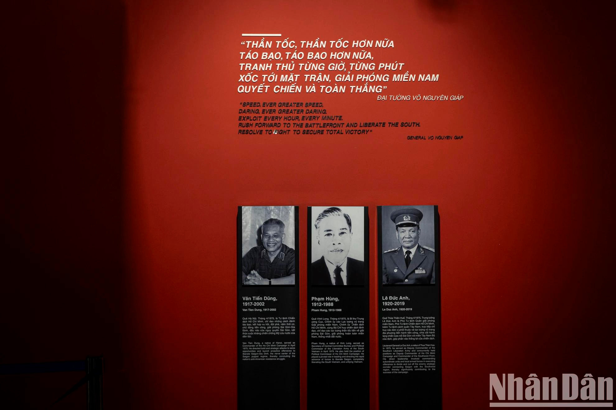 L'appel historique du général Vo Nguyen Giap et les portraits de trois généraux qui ont eu d'importantes contributions à la campagne historique de Hô Chi Minh, libérant complètement le Sud et unifiant le pays. L'appel historique du général Vo Nguyen Giap et les portraits de trois généraux qui ont eu d'importantes contributions à la campagne historique de Hô Chi Minh, libérant complètement le Sud et unifiant le pays.