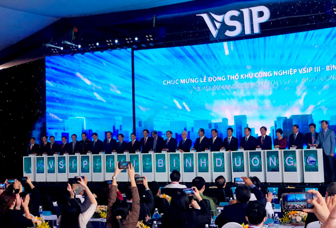Lors de la cérémonie de mise en chantier du parc industriel Vietnam - Singapour n° 3 (VSIP III) dans la province de Binh Duong. Photo : Saigontimes. Lors de la cérémonie de mise en chantier du parc industriel Vietnam - Singapour n° 3 (VSIP III) dans la province de Binh Duong. Photo : Saigontimes.