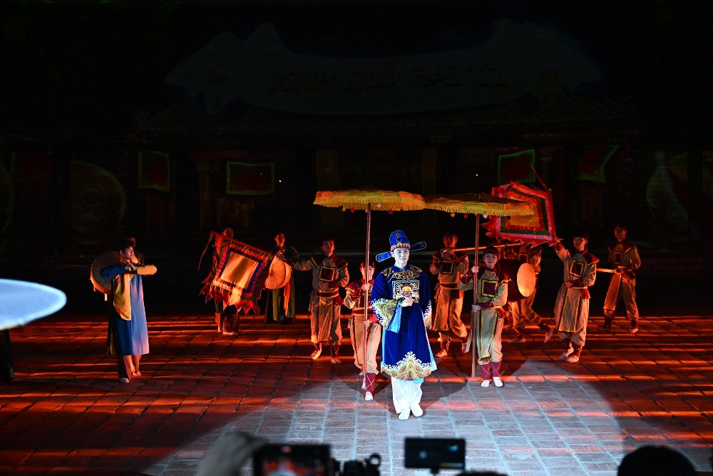 Samsung Vietnam présente l’expérience « Une nuit en tant que candidat » qui se tient du 22 au 27 avril 2025 au temple de la Littérature, à Hanoï. Photo : VGP.