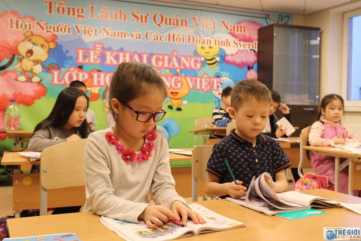 Dans un cours du vietnamien à Ekaterinbourg, en Russie. Photo : baoquocte. Dans un cours du vietnamien à Ekaterinbourg, en Russie. Photo : baoquocte.