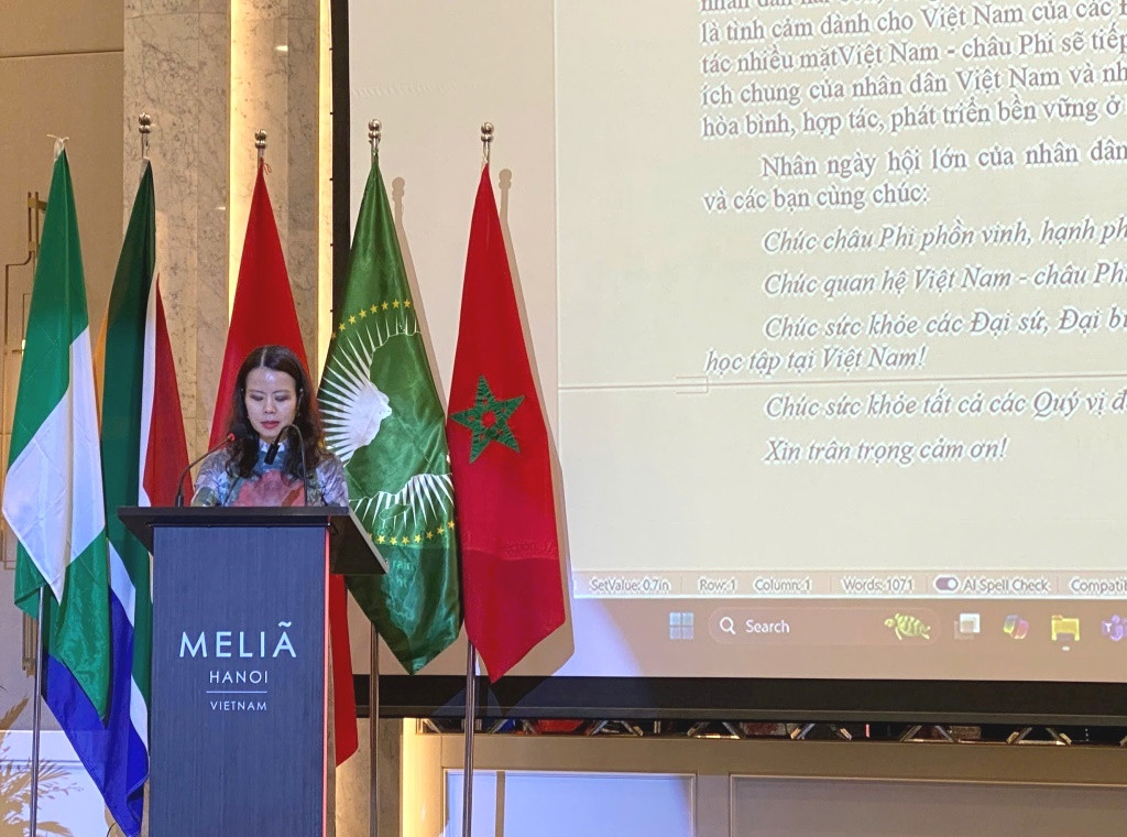 La vice-ministre vietnamienne des Affaires étrangères, Nguyen Minh Hang, s'exprime lors de la cérémonie. Photo : XD.