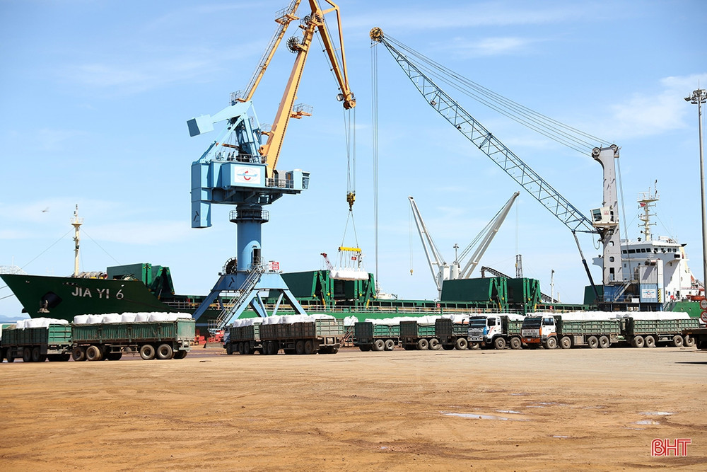 Rien qu'en 2024, plus de 5 millions de tonnes de marchandises ont transité par les quais n° 1 et 2 du port de Vung Ang. Photo : baohatinh.