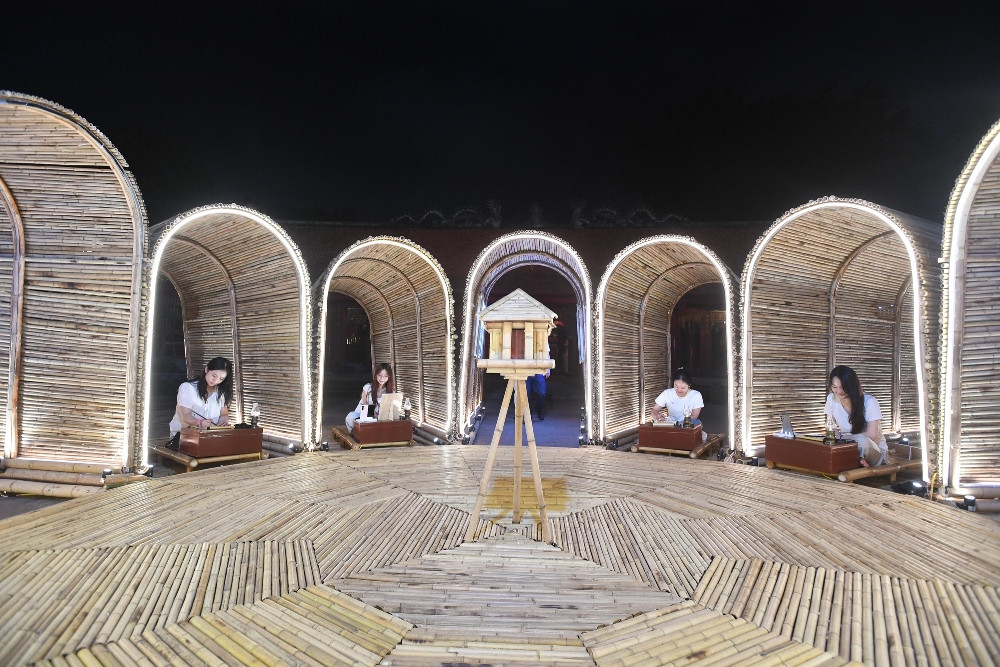 Vivre l'expérience des concours mandarinaux au temple de la Littérature grâce à Galaxy AI. Photo : VGP.