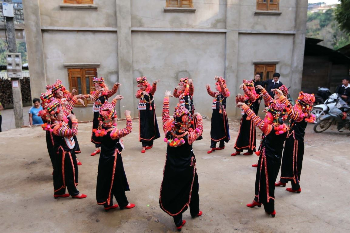 Une séance d’entraînement des Hà Nhì du Club de chants et danses folkloriques de la commune de Ka Lang, district de Muong Tè, province de Lai Châu (Nord). Photo : VNA. Une séance d’entraînement des Hà Nhì du Club de chants et danses folkloriques de la commune de Ka Lang, district de Muong Tè, province de Lai Châu (Nord). Photo : VNA.