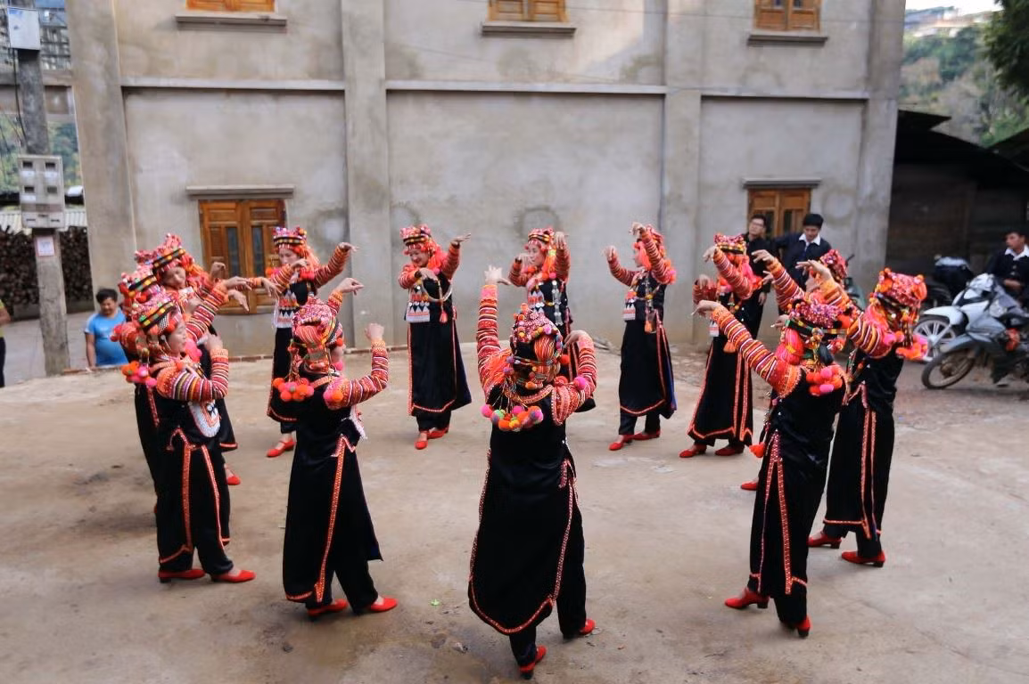 Une séance d’entraînement des Hà Nhì du Club de chants et danses folkloriques de la commune de Ka Lang, district de Muong Tè, province de Lai Châu (Nord). Photo : VNA.