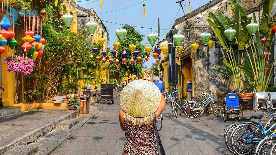 Hoi An est une destination très populaire pour les touristes étrangers. Photo : TNO.