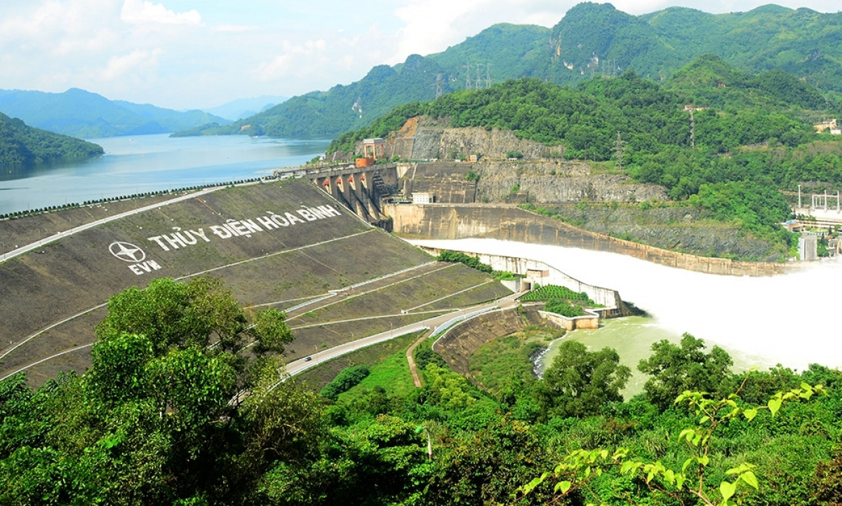 La centrale hydroélectrique de Hoa Binh. Photo : MOIT. La centrale hydroélectrique de Hoa Binh. Photo : MOIT.