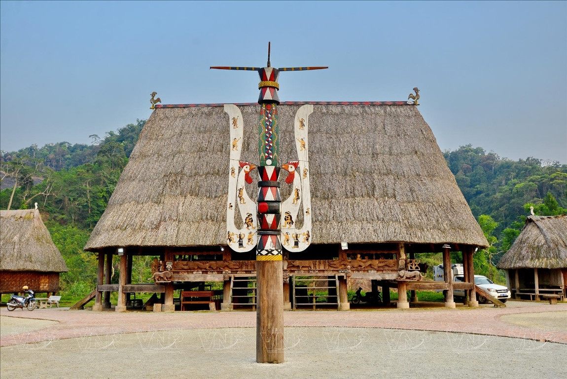 La maison Gươl est l'âme et le lieu spirituel des Co Tu. Photo : VNP. La maison Gươl est l'âme et le lieu spirituel des Co Tu. Photo : VNP.