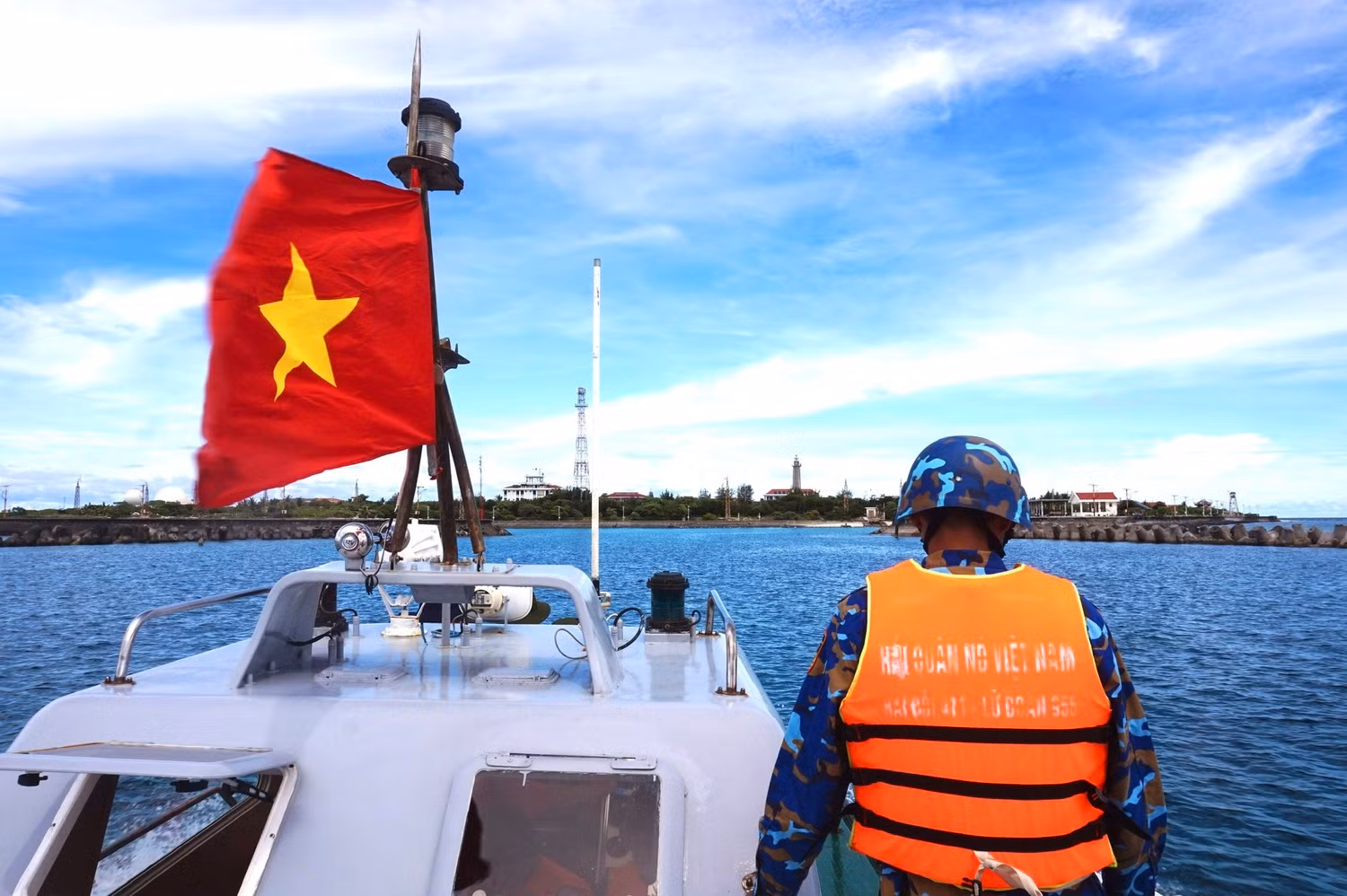 L’île de Song Tu Tay est un jalon sacré affirmant avec force la souveraineté de la Patrie au cœur de l’océan, là où le drapeau rouge à étoile jaune flotte fièrement dans l’azur marin. Photo : VGP