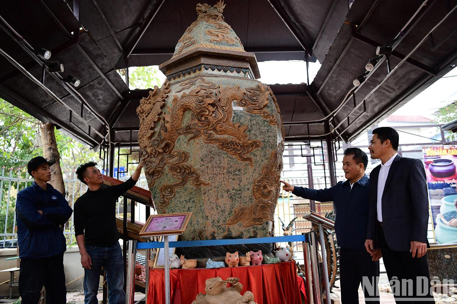 Les œuvres céramiques de Kim Lan ont établi plusieurs records nationaux, témoignant du savoir-faire exceptionnel des artisans. Photo : Thê Duong.