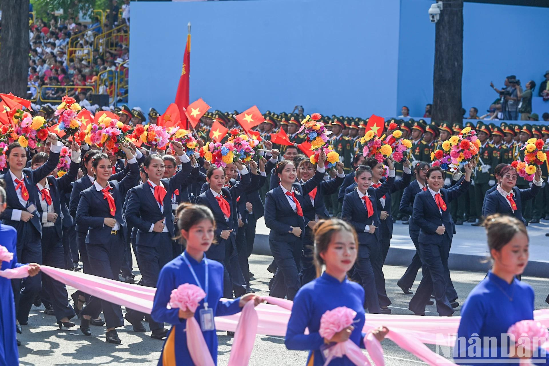 Depuis près de 40 ans de Renouveau, les entrepreneurs vietnamiens se sont renforcés, devenant des piliers de l’industrialisation et de la modernisation du pays. Depuis près de 40 ans de Renouveau, les entrepreneurs vietnamiens se sont renforcés, devenant des piliers de l’industrialisation et de la modernisation du pays.