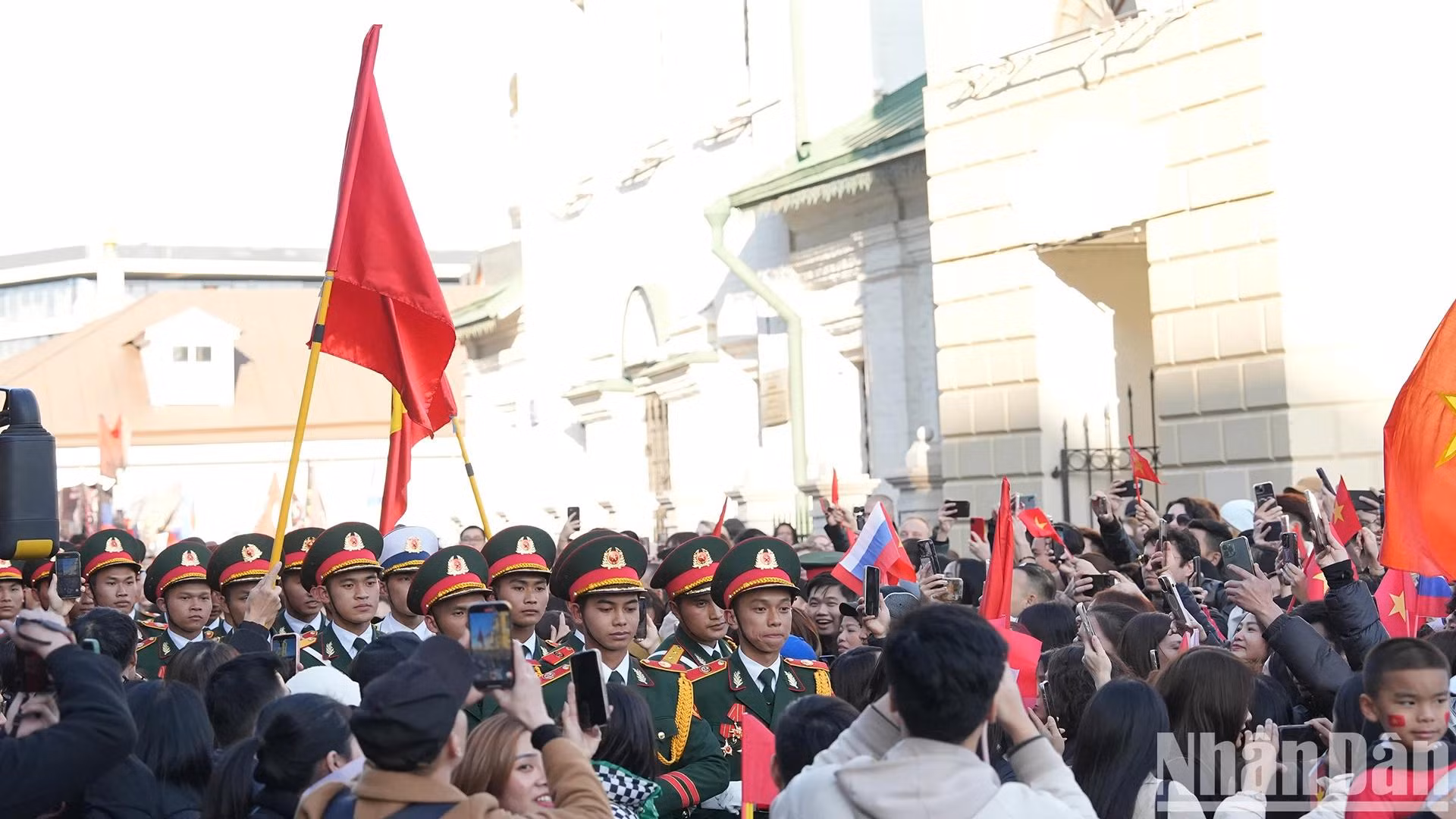 Fierté vietnamienne sur la place Rouge ảnh 1