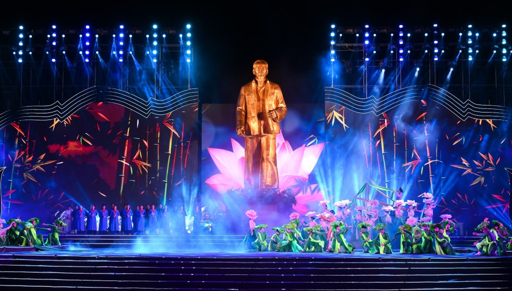 En 2025, la Fête du village de Sen est organisée à l’échelle nationale. Photo: baonghean En 2025, la Fête du village de Sen est organisée à l’échelle nationale. Photo: baonghean