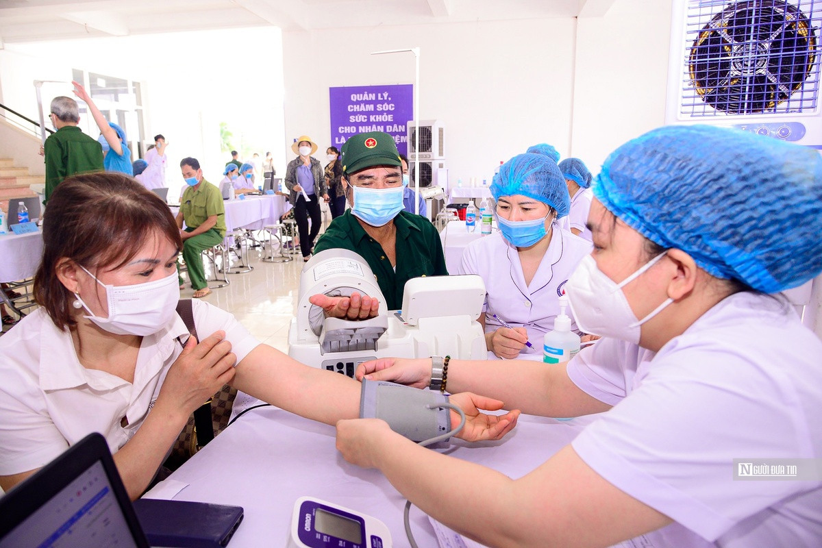 La politique de gratuité des soins hospitaliers pour toute la population est considérée comme une avancée majeure dans la politique de santé du Vietnam. Photo d'illustration: nguoiduatin La politique de gratuité des soins hospitaliers pour toute la population est considérée comme une avancée majeure dans la politique de santé du Vietnam. Photo d'illustration: nguoiduatin