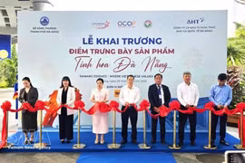Lancement des espaces « Quintessence de Da Nang » à l'aéroport pour promouvoir les produits locaux. Photo : VNA.