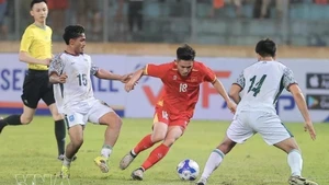 Hai Long inscrit un but après une percée et une belle finition. Photo : VNA 