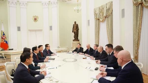 Le Premier ministre Pham Minh Chinh rencontre le président russe Vladimir Poutine. (Photo : Duong Giang/VNA)