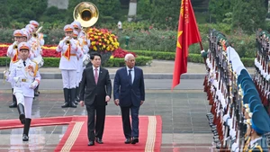 [EN IMAGES] Le président vietnamien Luong Cuong accueille officiellement le président du Conseil européen, Antonio Costa