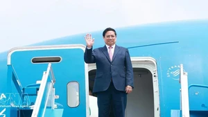 Le Premier ministre Pham Minh Chinh, accompagné d’une délégation vietnamienne de haut rang, a quitté Hanoï, à midi, le 22 mars, pour une visite officielle en Fédération de Russie du 22 au 25 mars. Photo : VNA. 