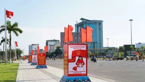 La ville balnéaire de Da Nang se pare de drapeaux et de banderoles à l’approche du jour de l’élection