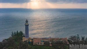 Cap sur le phare de Dai Lanh, premier témoin de l’aube sur le Vietnam continental