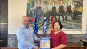 Le Vietnam et Rhodes (Grèce) renforcent leurs liens autour du tourisme et de l’économie bleue
