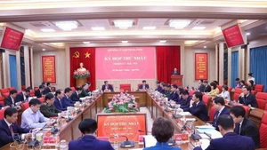 Vue de la première réunion du Conseil central de la théorie, à Hanoi, le 17 mars Photo : VNA. 